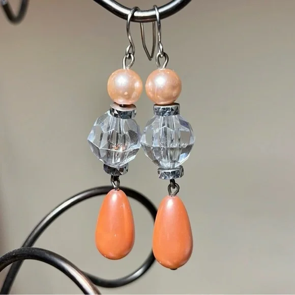 Two Pairs of Vintage Beaded Earrings - Picture 6 of 7